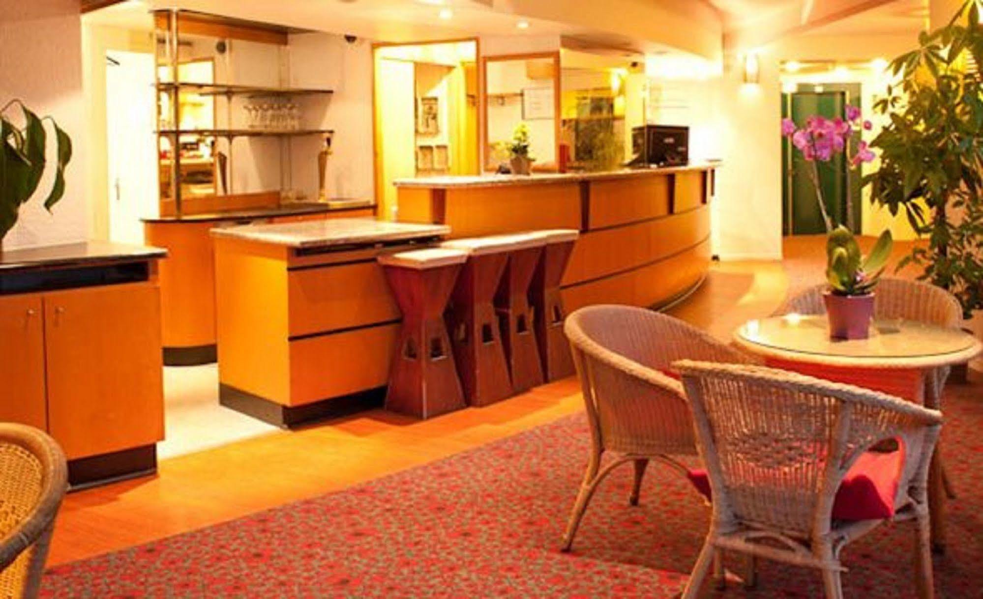 Egg Hotel Gonesse Dış mekan fotoğraf