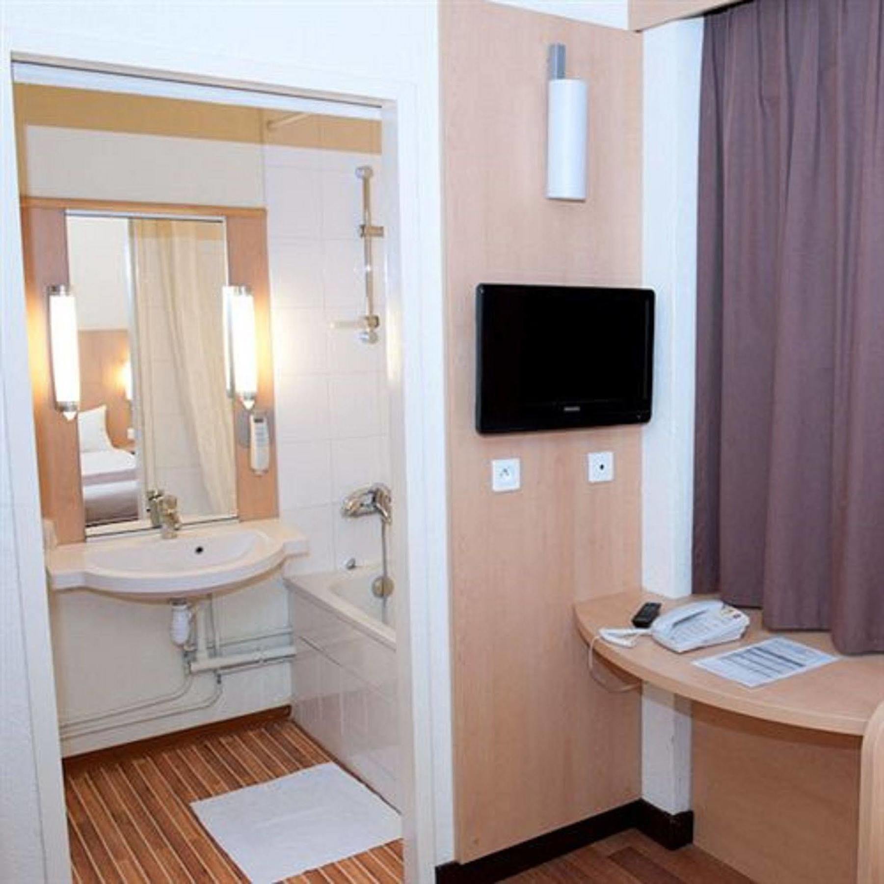 Egg Hotel Gonesse Dış mekan fotoğraf